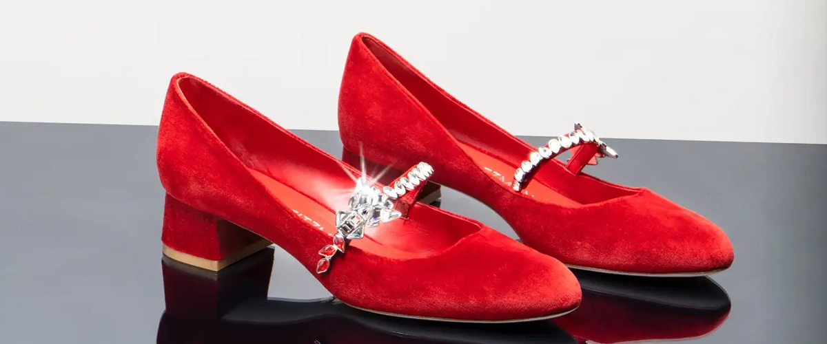 龙腾耀新春 STUART WEITZMAN推出2024中国新春限定胶囊系列