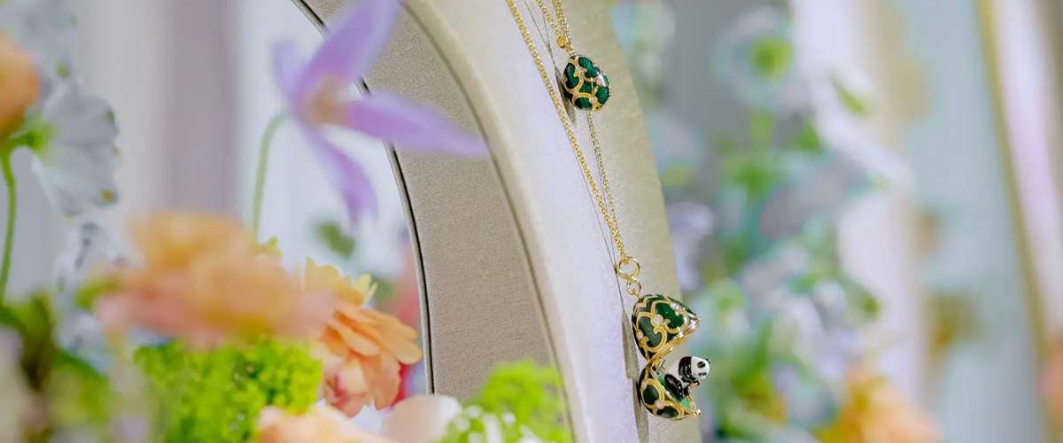 中国上海2025年11月28日，跨越 180 余年的皇室珠宝传奇Faberg费伯奇，于上海素凯泰酒店举办浮生焕彩私享珠宝品鉴活动，共同探..